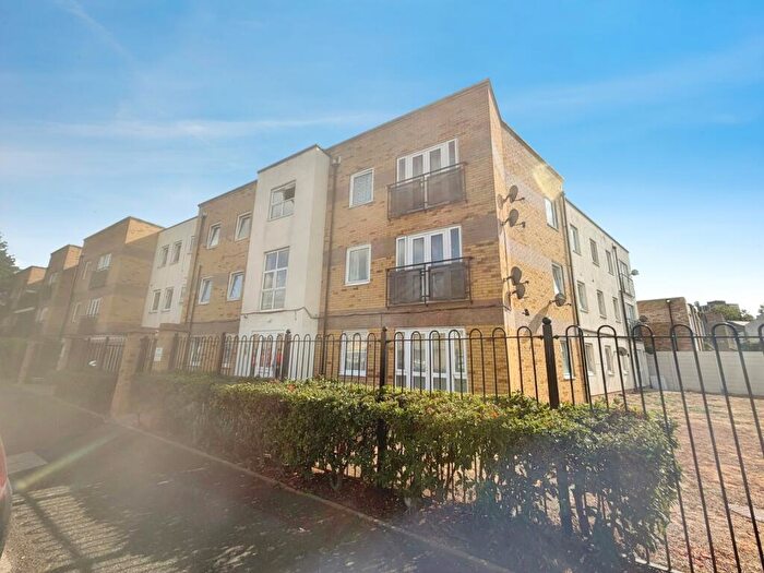 2 Bedroom Apartment To Rent In Luton Road, London, E13
