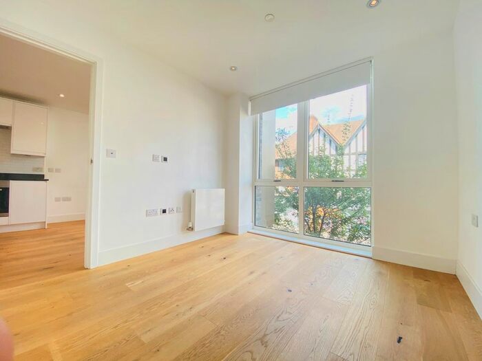 1 Bedroom Flat To Rent In South End, South Croydon, CR0