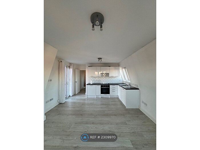 2 Bedroom Flat To Rent In Milton Court, London, N22