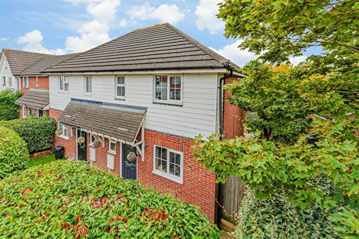 3 Bedroom End Of Terrace House For Sale In Island Way East, St Mary's Island, Chatham, Kent, ME4