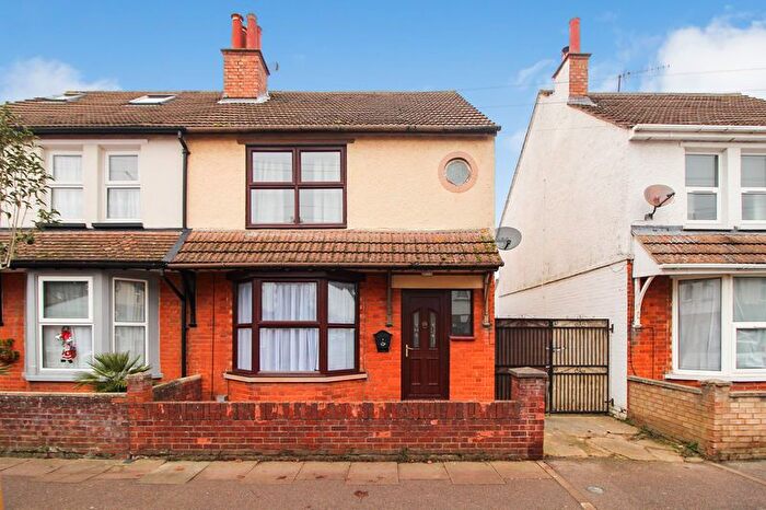 3 Bedroom Semi Detached House For Sale In Brook Street, Bedford, MK42