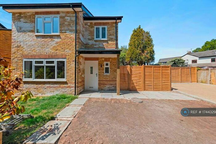 3 Bedroom Detached House To Rent In Guildford Road, Normandy, Guildford, GU3