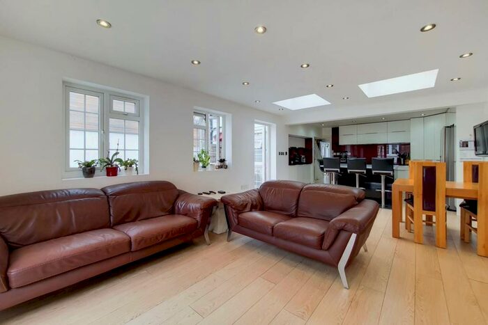 5 Bedroom Terraced House To Rent In Cloister Road, Barnet, London, NW2