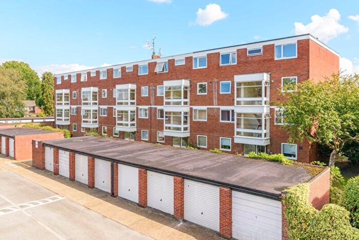 2 Bedroom Flat To Rent In Hersham Road, Walton-On-Thames, KT12