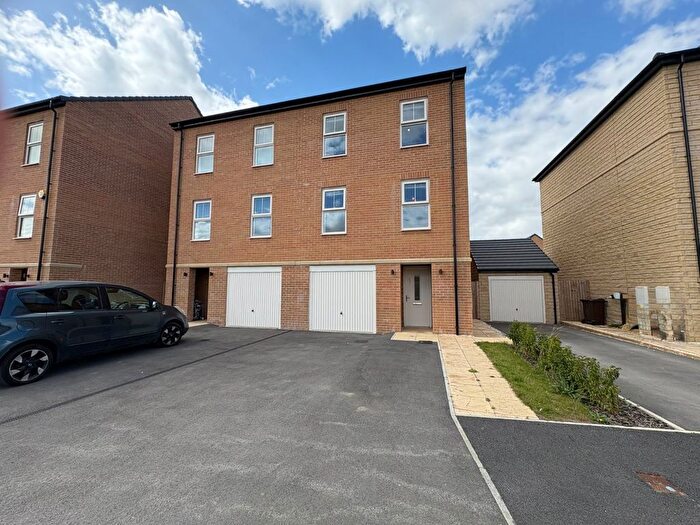4 Bedroom Semi-Detached House For Sale In Wawne Road, Kingswood, Hull, East Yorkshire, HU7