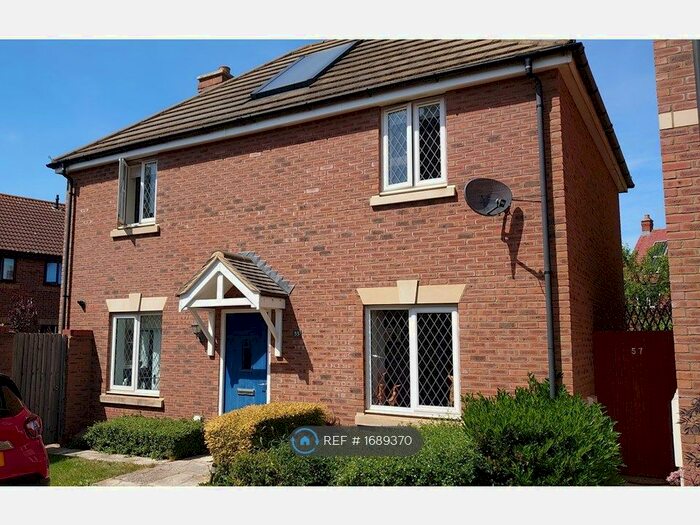 3 Bedroom Detached House To Rent In Fields Road, Bedford, MK43
