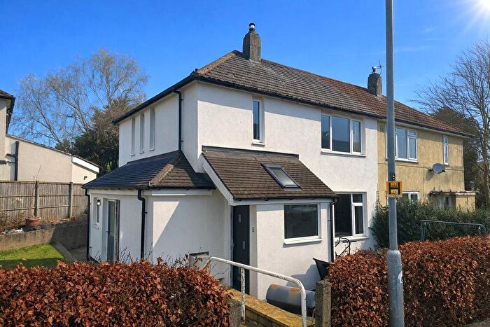 2 Bedroom Semi Detached House For Sale In Raynel Approach, Leeds, LS16