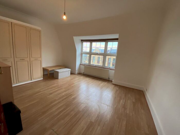 1 Bedroom Flat To Rent In High Road, N20
