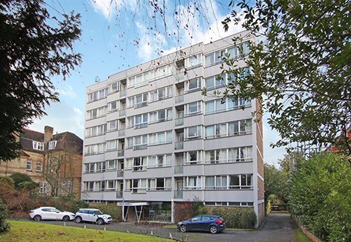 1 Bedroom Flat To Rent In Hedley Court, Putney Hill, SW15