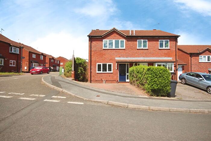 3 Bedroom Semi-Detached House For Sale In Cobden Avenue, Leamington Spa, CV31
