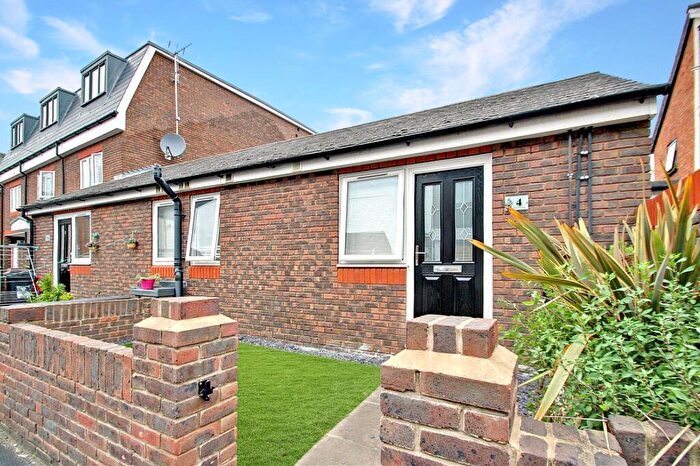 1 Bedroom Bungalow For Sale In Addlestone, Surrey, KT15