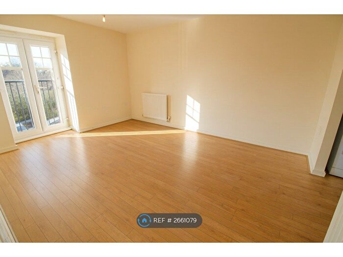 2 Bedroom Flat To Rent In Yenston Close, Morden, SM4