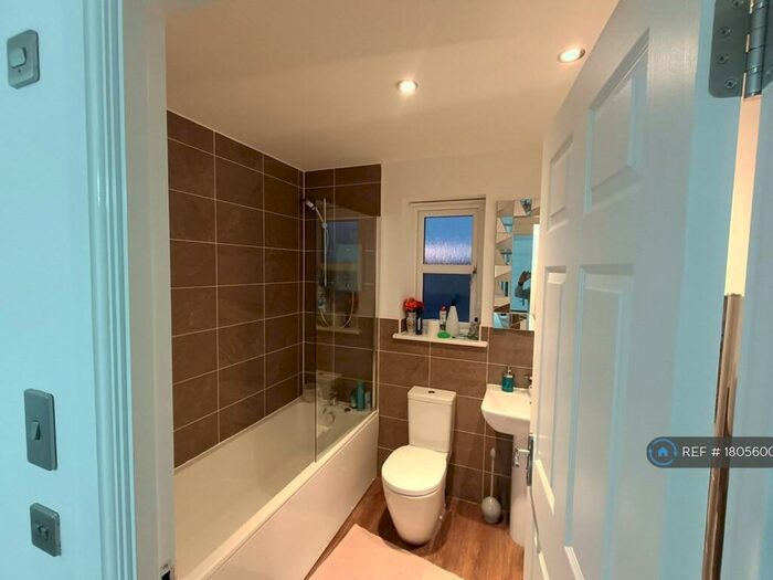 4 Bedroom Detached House To Rent In Badger Way, Edinburgh, EH17