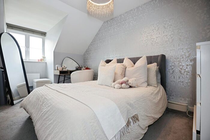3 Bedroom Semi-Detached House For Sale In Lanchbury Avenue, Coventry, West Midlands, CV6