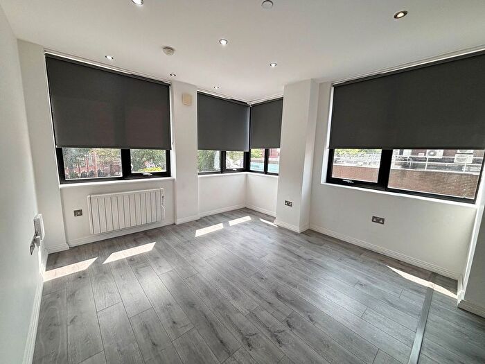 2 Bedroom Flat To Rent In Knights House The Parade, Sutton Coldfield, B72