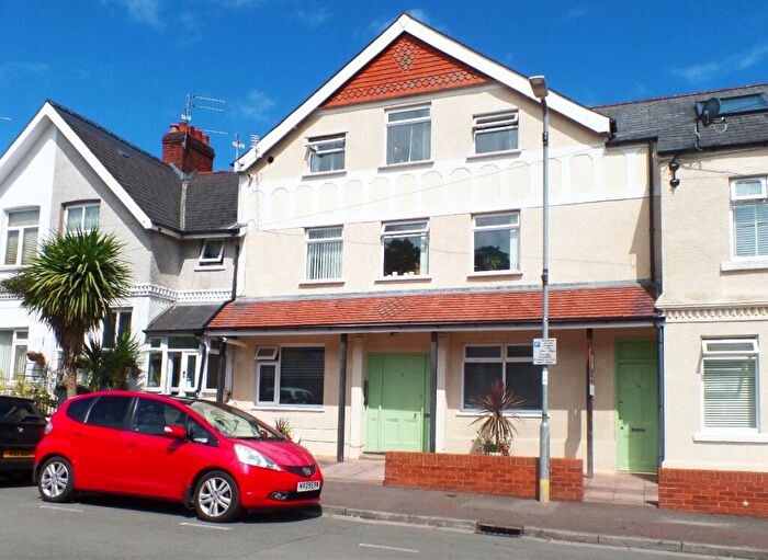 3 Bedroom Maisonette For Sale In Kimberley Terrace, Llanishen, Cardiff, CF14