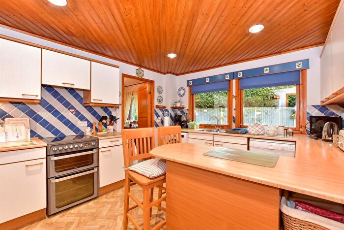 4 Bedroom Detached House For Sale In Whyteleafe Road, Caterham, Surrey, CR3