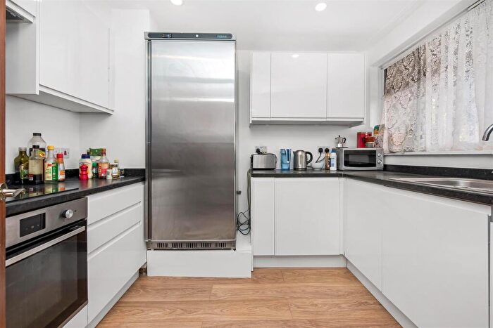 5 Bedroom Apartment To Rent In Thornton House, SE17