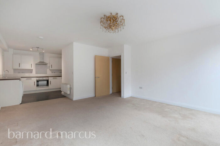 2 Bedroom Apartment To Rent In Sutton Court Road, Sutton, SM1