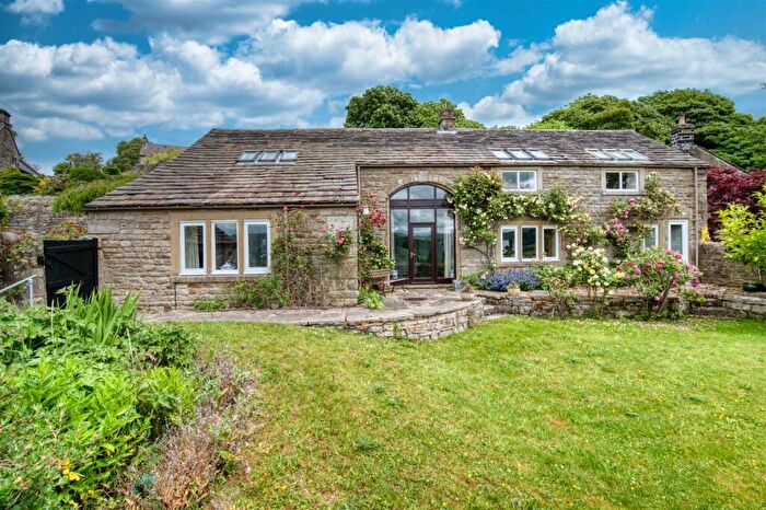 3 Bedroom Barn Conversion For Sale In Sheffield Road, Hathersage, Hope Valley, S32