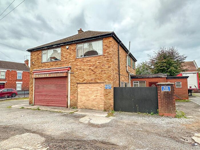 3 Bedroom Flat For Sale In Silver Street, Thorne, Doncaster, DN8