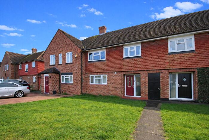 3 Bedroom Terraced House For Sale In Elizabeth Avenue, Staines-Upon-Thames, TW18