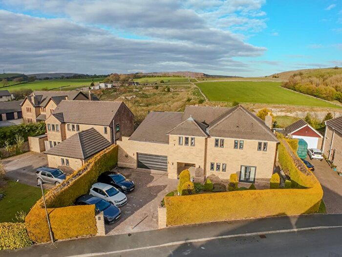 6 Bedroom Detached House For Sale In The Meadows, Dove Holes, SK17