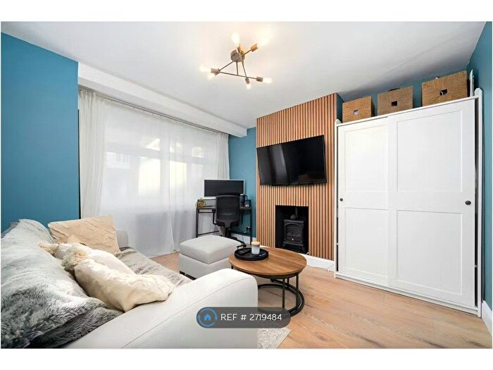 1 Bedroom Flat To Rent In Kimble Road, London, SW19