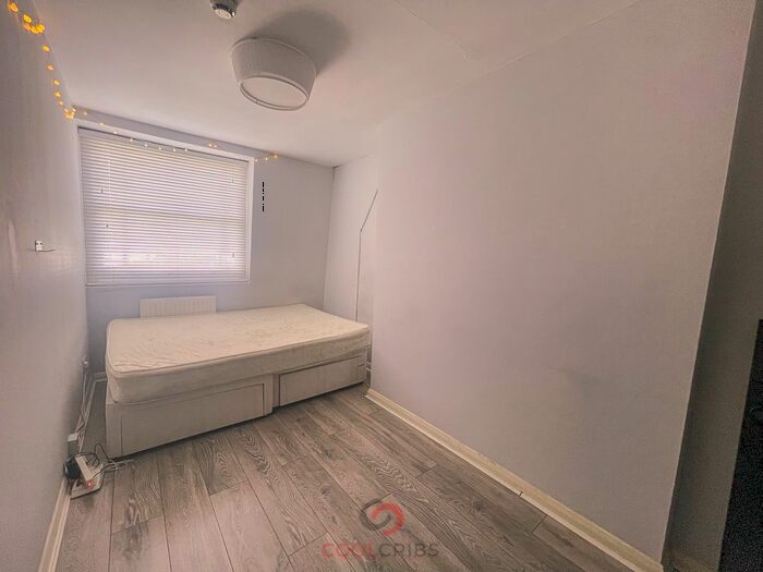 Studio To Rent In Ref Flat, - Inverness Terrace, London, W2