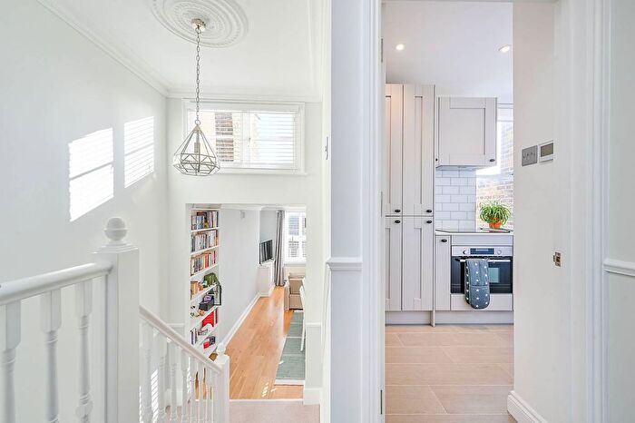 2 Bedroom Flat To Rent In Bolingbroke Road, Brook Green, London, W14