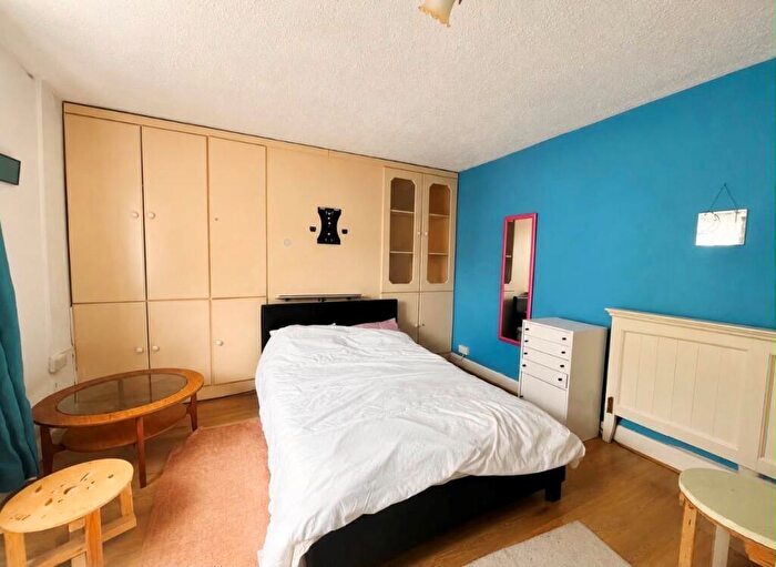 3 Bedroom House To Rent In Barclay Road, Plaistow, E13