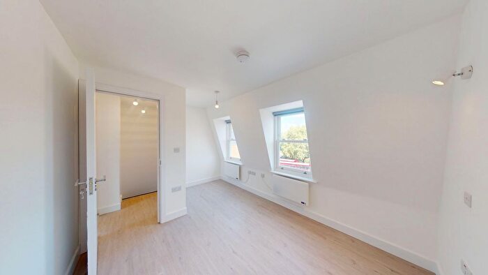 2 Bedroom Flat To Rent In Church Street, Enfield, Greater London, EN2