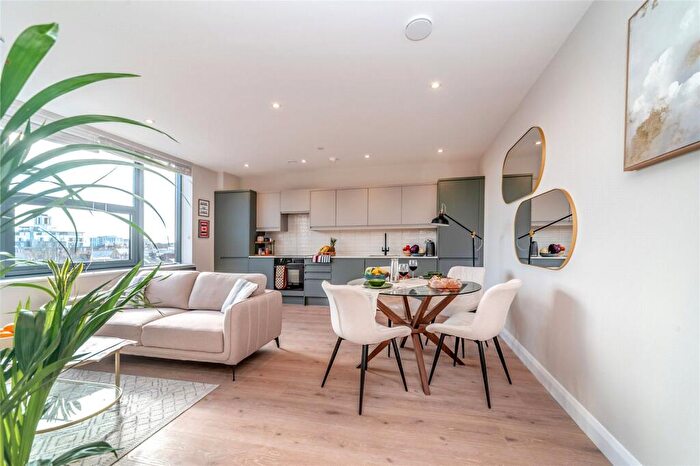 1 Bedroom Flat To Rent In St. Cuthberts Street, Bedford, Bedfordshire, MK40