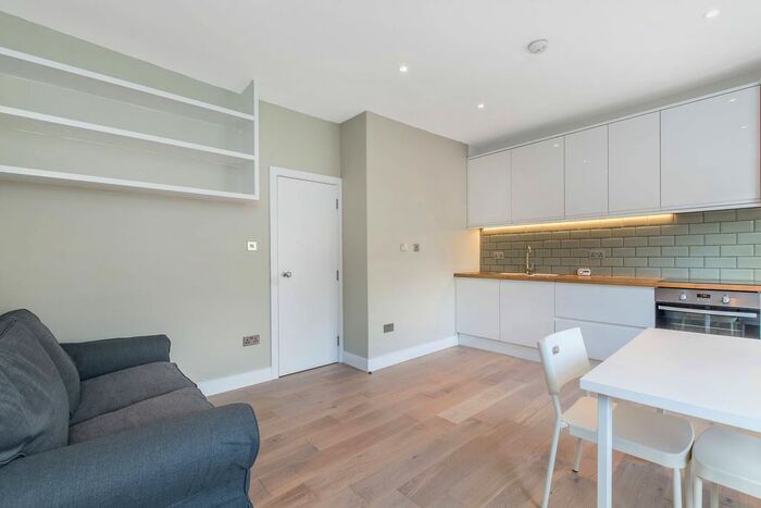 1 Bedroom Flat To Rent In Clarendon Road, Holland Park, London, W11
