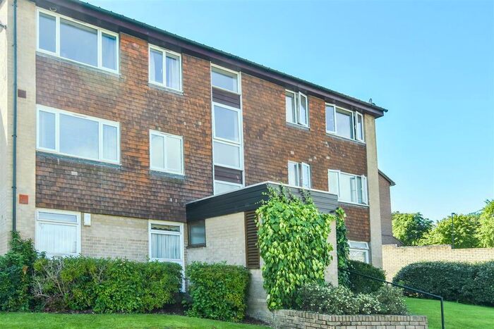 2 Bedroom Flat To Rent In Bardsley Close, Croydon, CR0