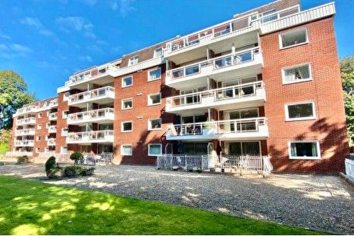 2 Bedroom Flat To Rent In Branksome Wood Road, Bournemouth, BH4