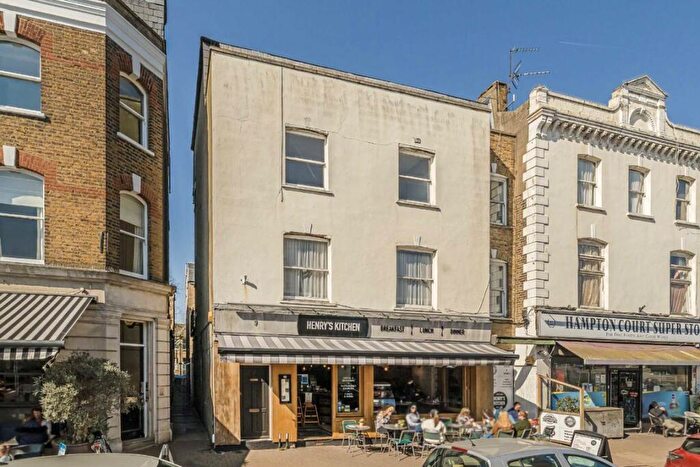 2 Bedroom Flat To Rent In Bridge Road, East Molesey, KT8