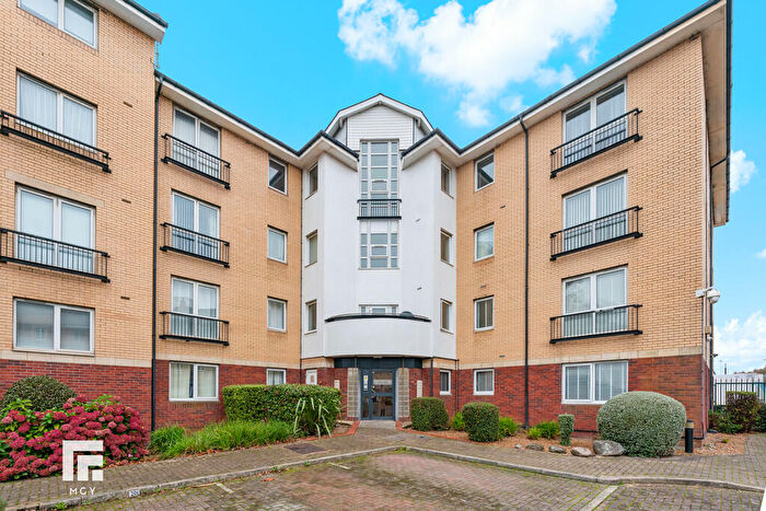 2 Bedroom Apartment For Sale In Adventurers Quay, Cardiff, CF10