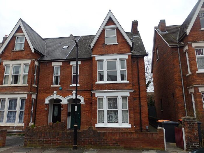 3 Bedroom Apartment To Rent In St Michaels Road, Bedford, MK40
