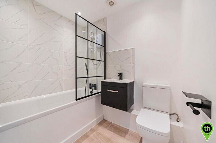 2 Bedroom Apartment To Rent In Springwood Crescent, Edgware, HA8