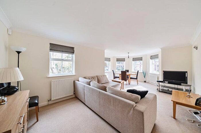2 Bedroom Flat For Sale In Pampisford Road, South Croydon, CR2
