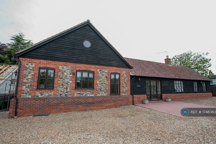 3 Bedroom Bungalow To Rent In Southgate Street, Bury St. Edmunds, IP33