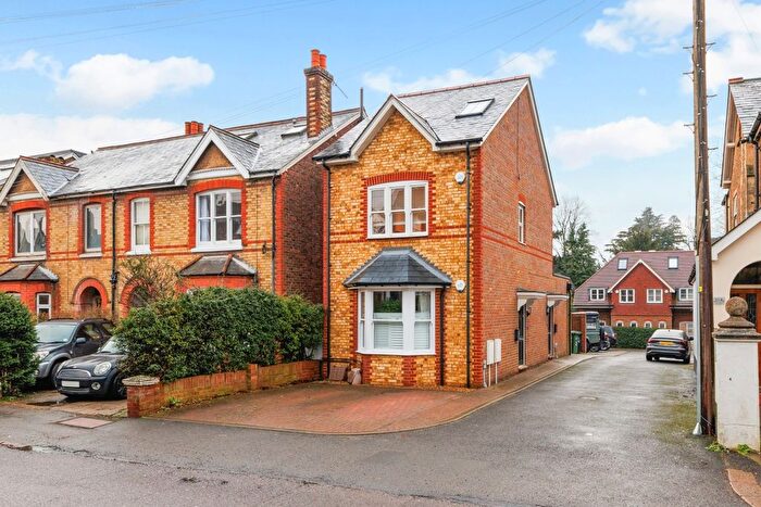 2 Bedroom Flat To Rent In Penfold Close, Reigate, RH2