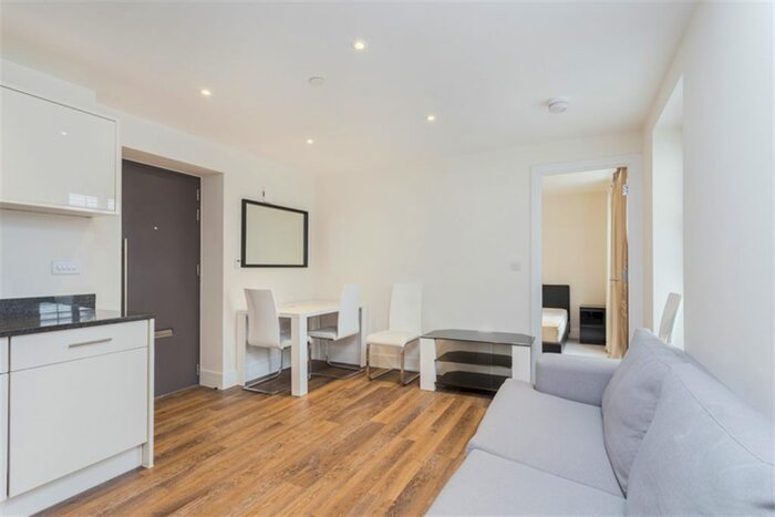 1 Bedroom Flat To Rent In Ashlar Court, Hammersmith, W6