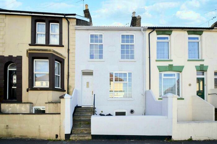 3 Bedroom Terraced House To Rent In Canterbury Street, Gillingham, ME7