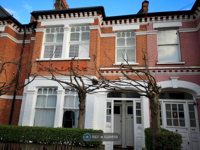 3 Bedroom Flat To Rent In Tooting Bec, London, SW17