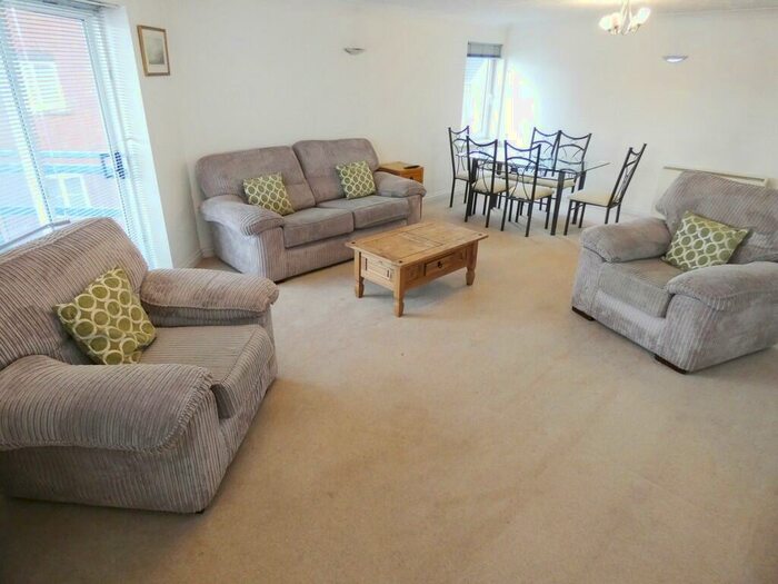 2 Bedroom Flat To Rent In Mountbatten Close, Docklands, PR2