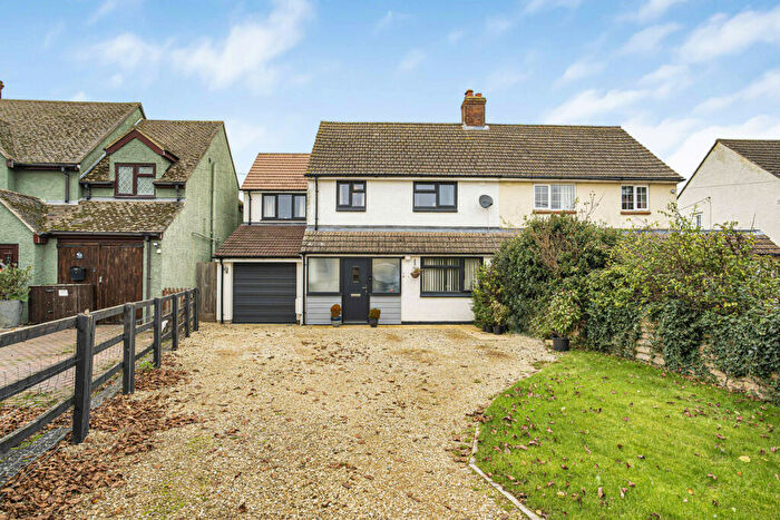 4 Bedroom Semi-Detached House For Sale In Kidlington Road, Islip, OX5
