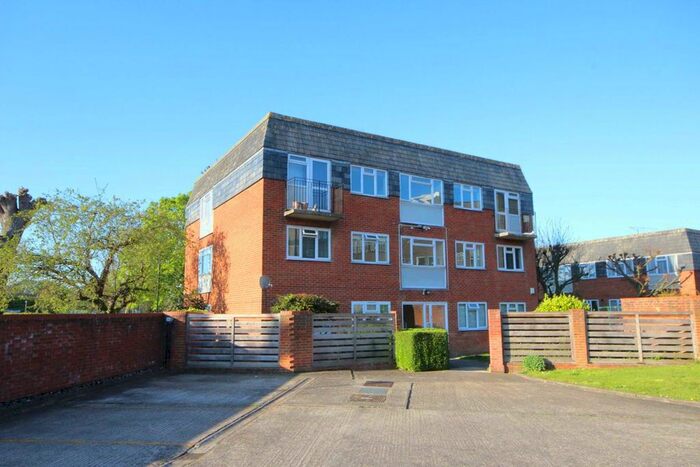 2 Bedroom Flat To Rent In Windmill Road, London, W4