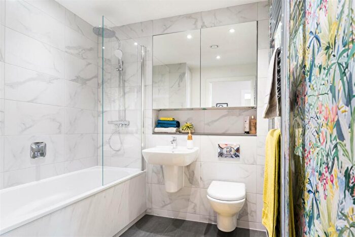 2 Bedroom Apartment For Sale In The Railings, Middlewood Locks, M5